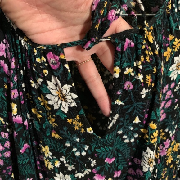 🌷Vibrant & Floral🌻 Old Navy Tiered Blouse - Picture 4 of 5